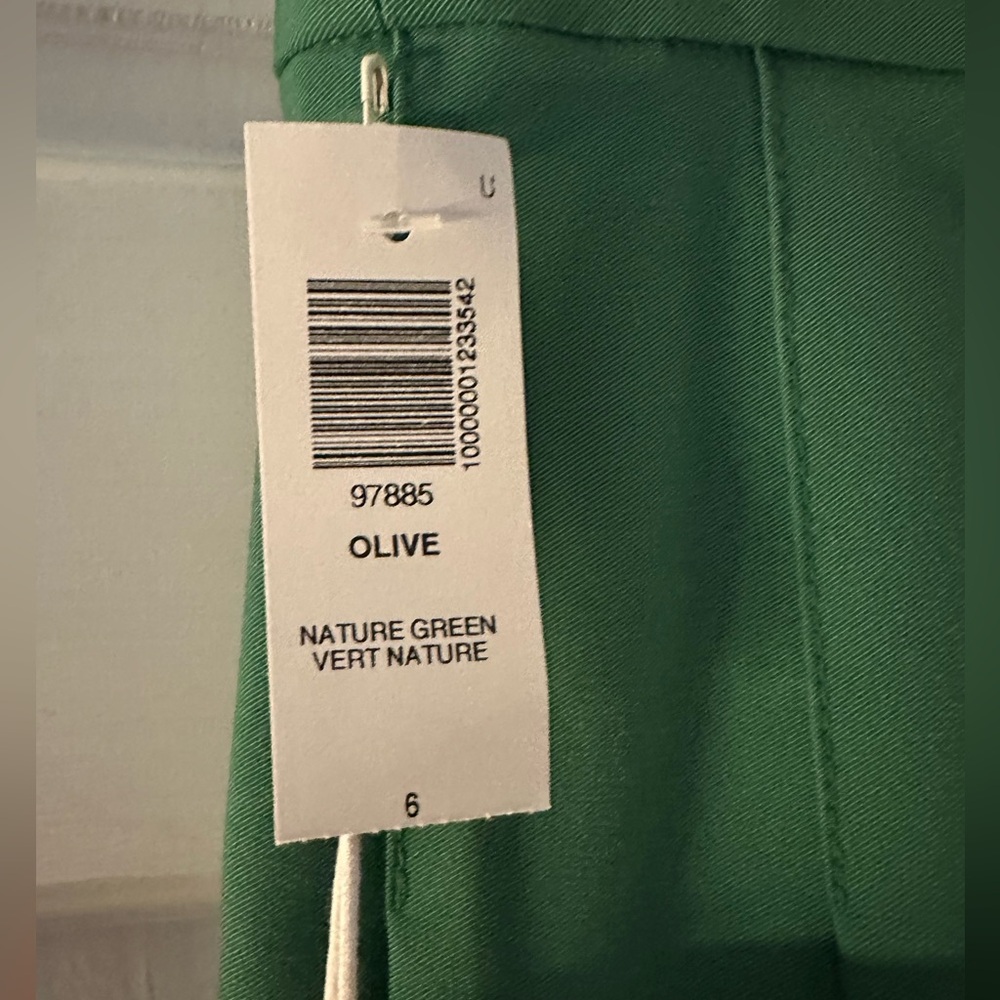 Aritzia Size 6 Skirt! 💚 - Picture 2 of 4